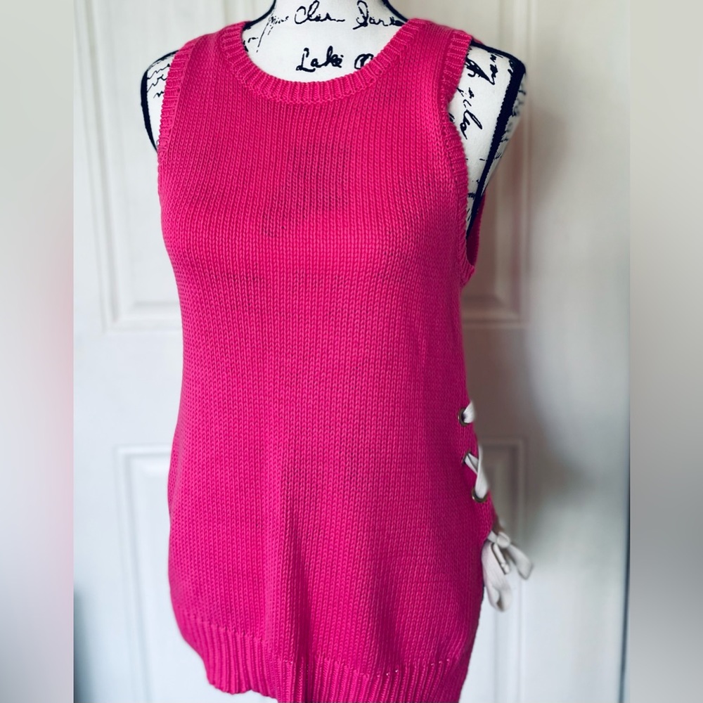 Macbeth Collection sleeveless pink sweater X-Small